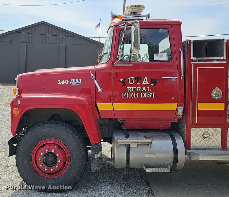 image for item DQ0255 1983 Ford 9000  pumper fire truck