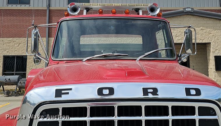 image for item DQ0255 1983 Ford 9000  pumper fire truck