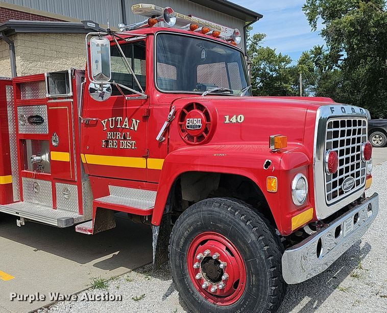 image for item DQ0255 1983 Ford 9000  pumper fire truck