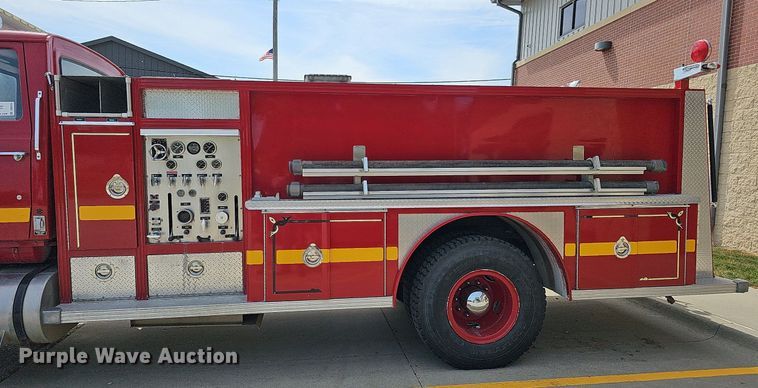 image for item DQ0255 1983 Ford 9000  pumper fire truck