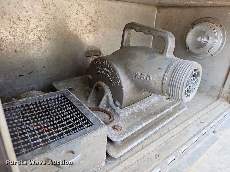 image for item DQ0255 1983 Ford 9000  pumper fire truck