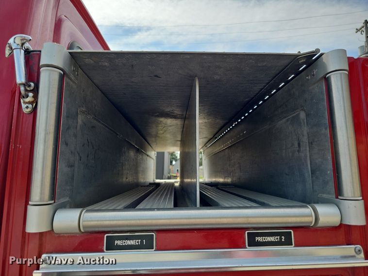 image for item DQ0255 1983 Ford 9000  pumper fire truck