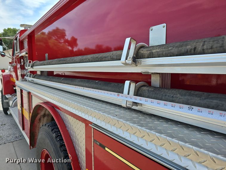image for item DQ0255 1983 Ford 9000  pumper fire truck