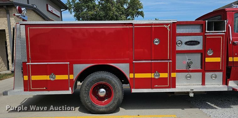 image for item DQ0255 1983 Ford 9000  pumper fire truck