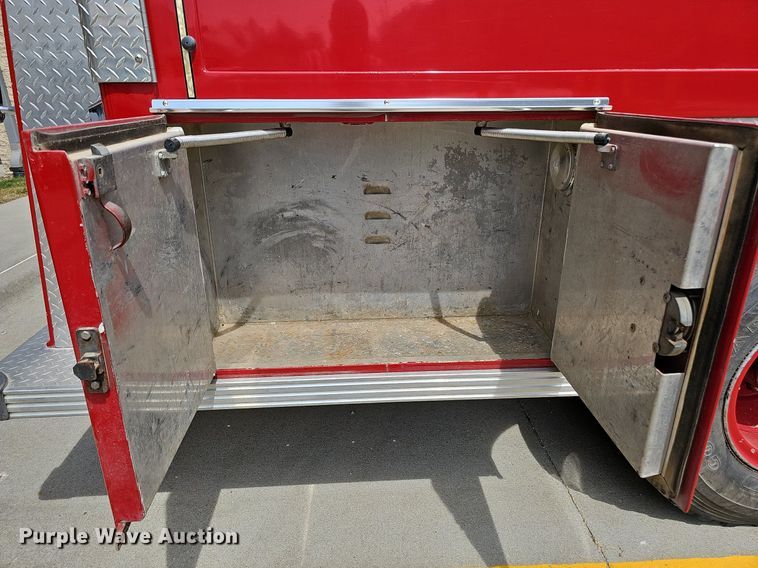 image for item DQ0255 1983 Ford 9000  pumper fire truck