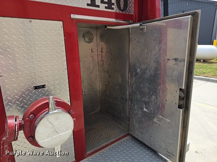 image for item DQ0255 1983 Ford 9000  pumper fire truck