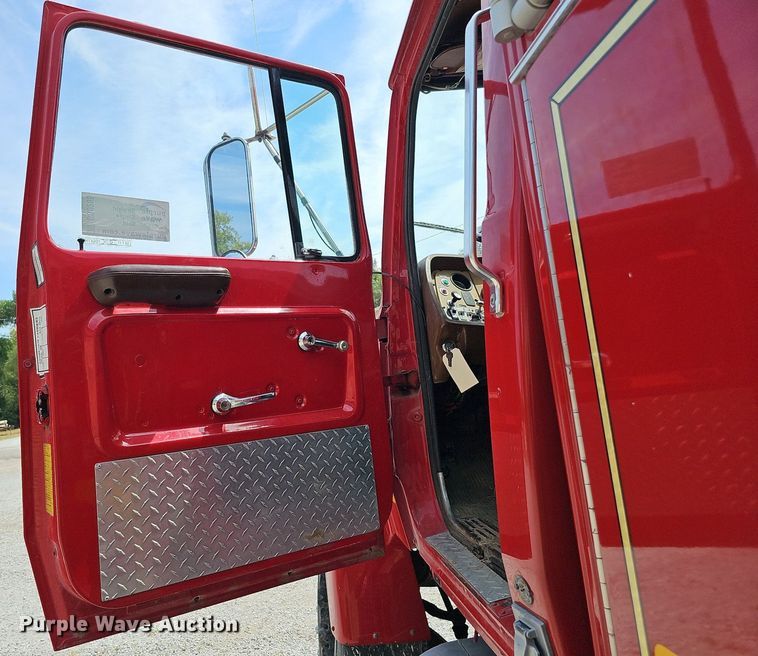 image for item DQ0255 1983 Ford 9000  pumper fire truck