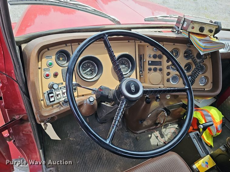 image for item DQ0255 1983 Ford 9000  pumper fire truck