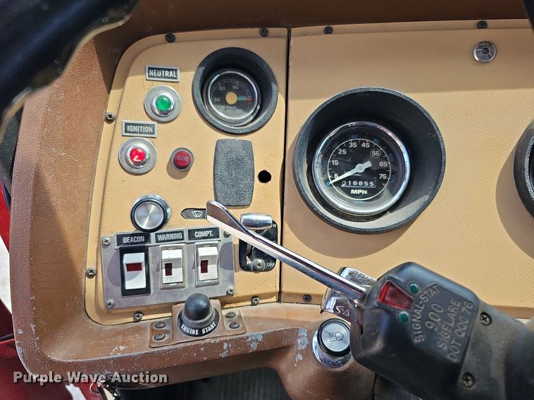 image for item DQ0255 1983 Ford 9000  pumper fire truck