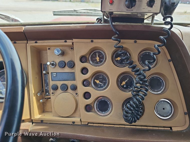 image for item DQ0255 1983 Ford 9000  pumper fire truck