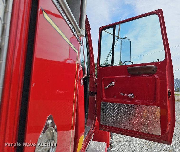 image for item DQ0255 1983 Ford 9000  pumper fire truck