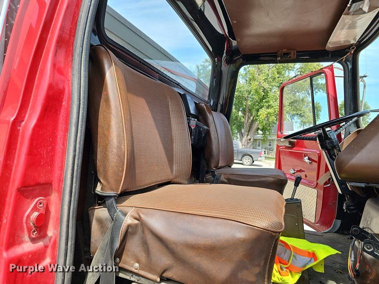 image for item DQ0255 1983 Ford 9000  pumper fire truck