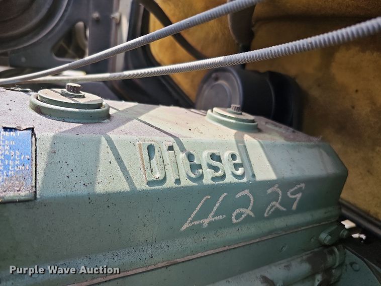 image for item DQ0255 1983 Ford 9000  pumper fire truck