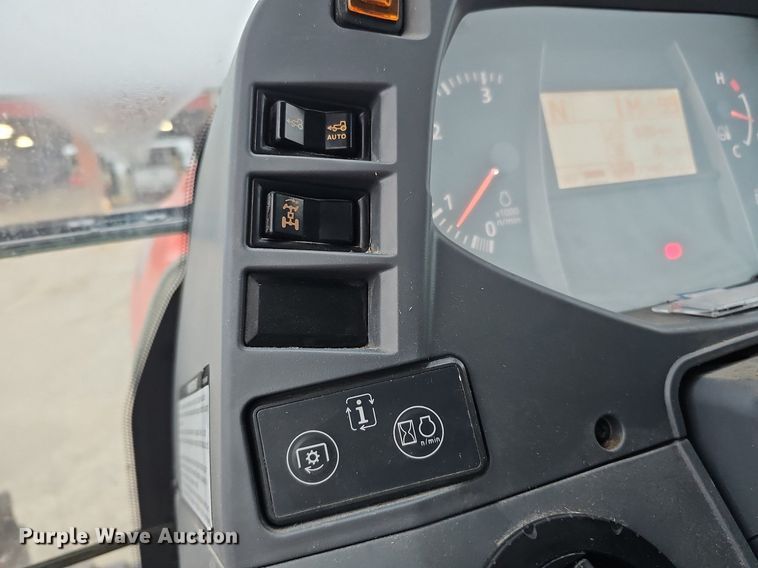 image for item DQ0293 2019 Kubota M6-131  MFWD tractor