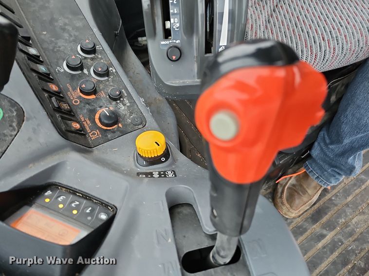 image for item DQ0293 2019 Kubota M6-131  MFWD tractor