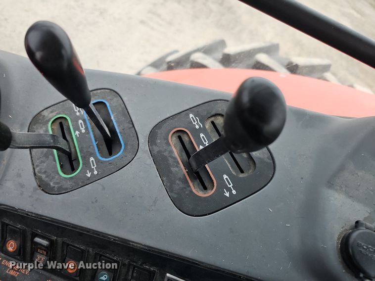 image for item DQ0293 2019 Kubota M6-131  MFWD tractor