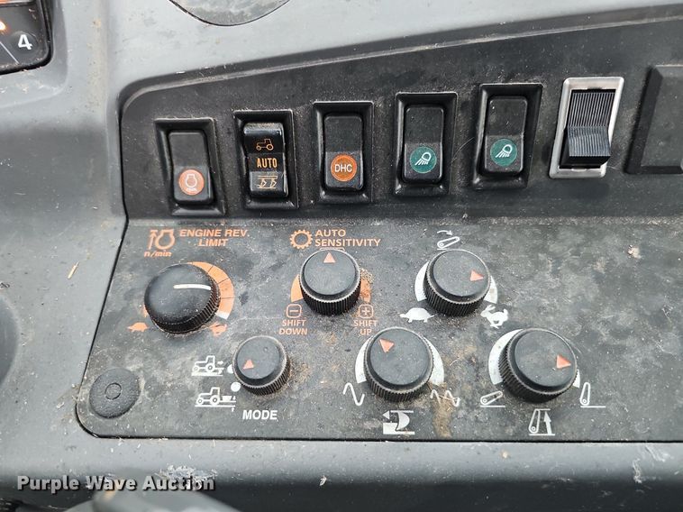 image for item DQ0293 2019 Kubota M6-131  MFWD tractor