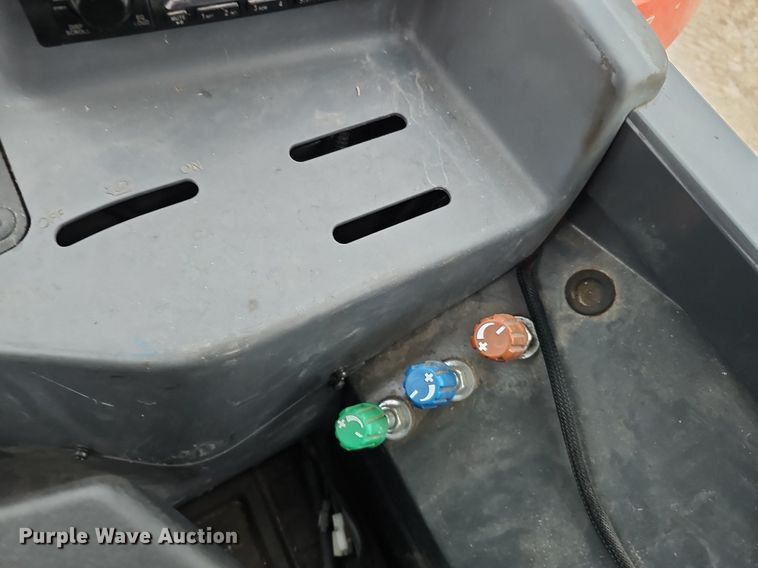 image for item DQ0293 2019 Kubota M6-131  MFWD tractor