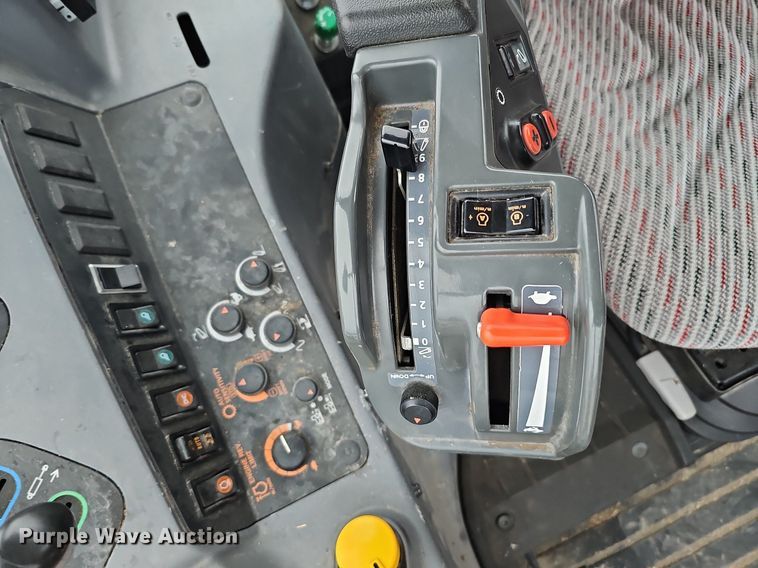 image for item DQ0293 2019 Kubota M6-131  MFWD tractor