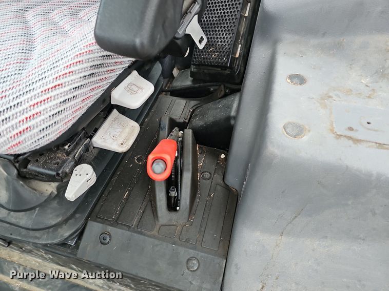 image for item DQ0293 2019 Kubota M6-131  MFWD tractor