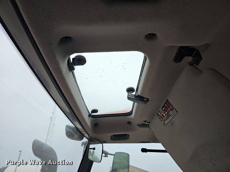 image for item DQ0293 2019 Kubota M6-131  MFWD tractor