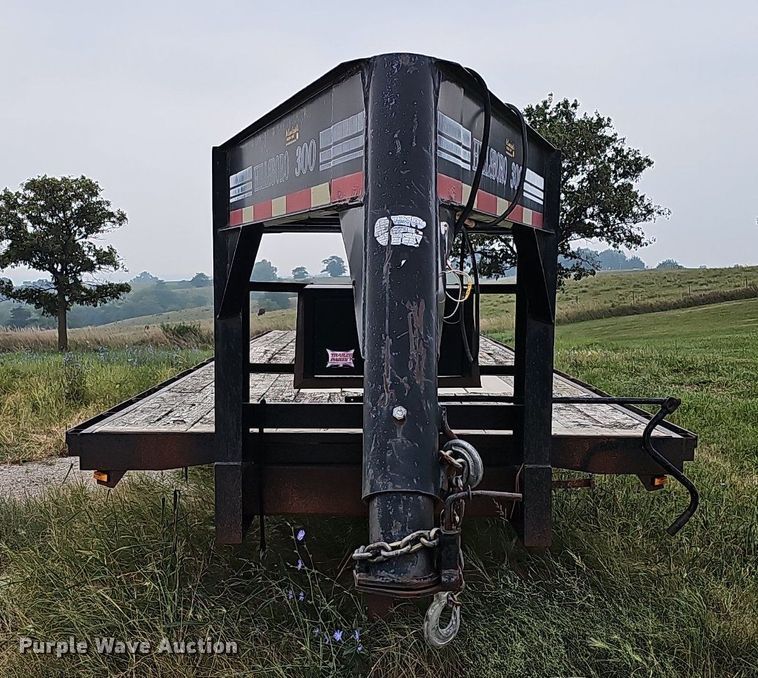 image for item DQ0294 2000 Hillsboro 300  equipment trailer