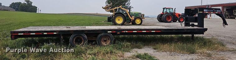 image for item DQ0294 2000 Hillsboro 300  equipment trailer