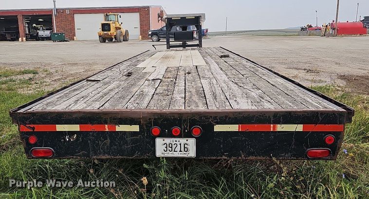 image for item DQ0294 2000 Hillsboro 300  equipment trailer