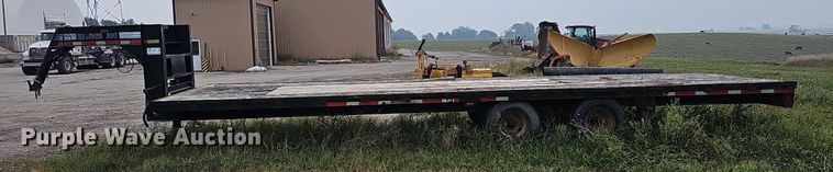 image for item DQ0294 2000 Hillsboro 300  equipment trailer
