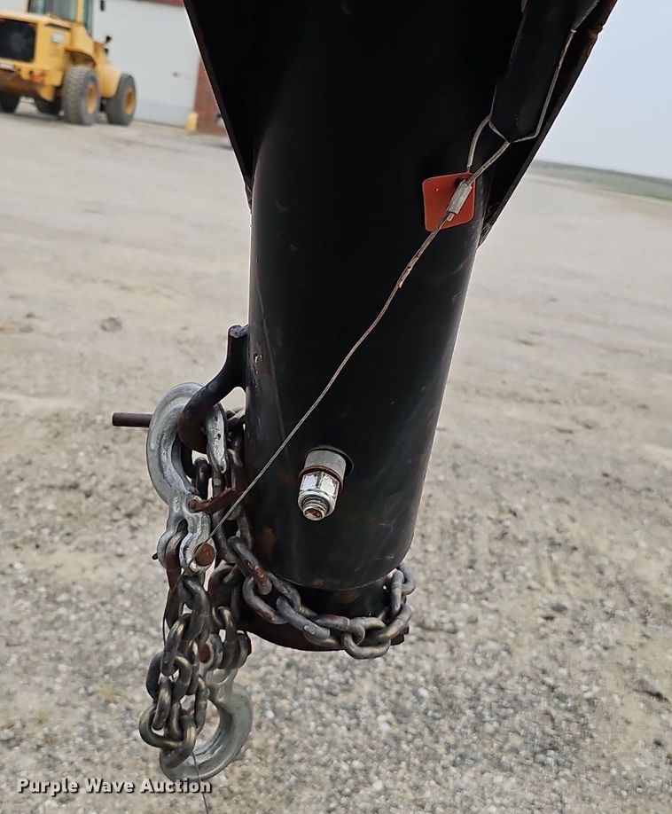 image for item DQ0294 2000 Hillsboro 300  equipment trailer