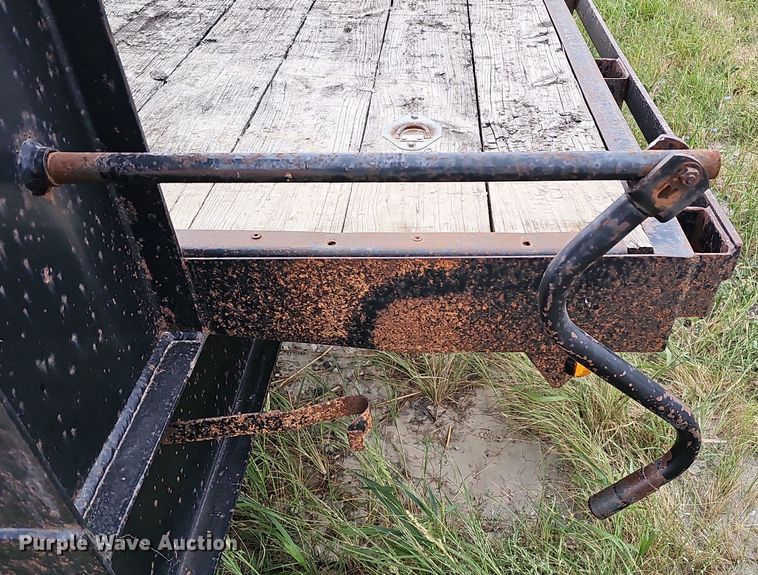 image for item DQ0294 2000 Hillsboro 300  equipment trailer