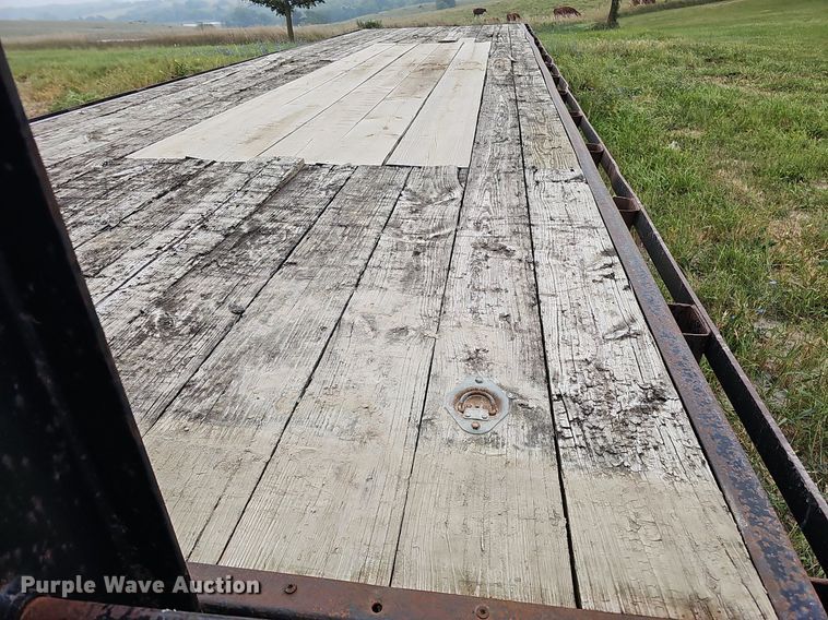 image for item DQ0294 2000 Hillsboro 300  equipment trailer