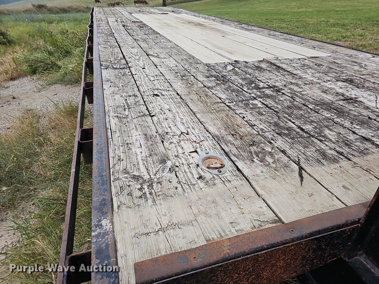 image for item DQ0294 2000 Hillsboro 300  equipment trailer