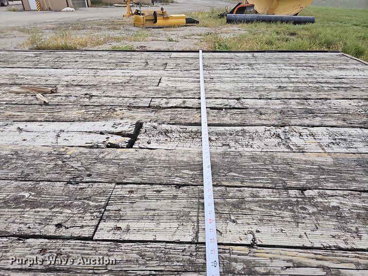 image for item DQ0294 2000 Hillsboro 300  equipment trailer