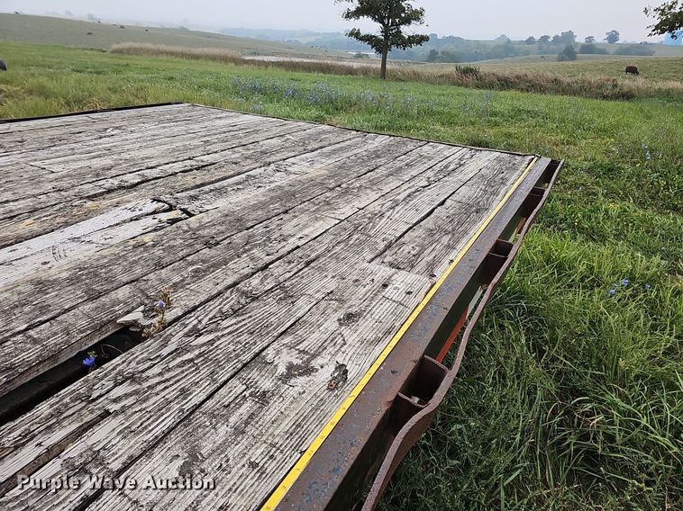 image for item DQ0294 2000 Hillsboro 300  equipment trailer