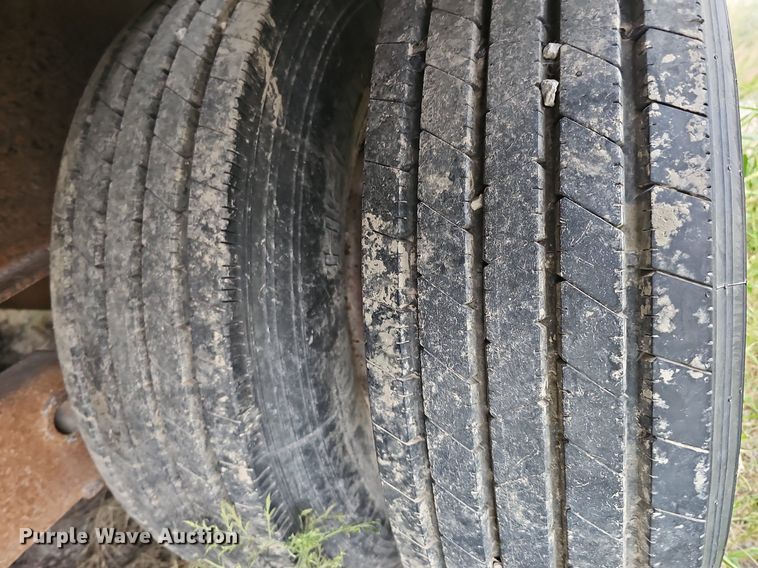 image for item DQ0294 2000 Hillsboro 300  equipment trailer