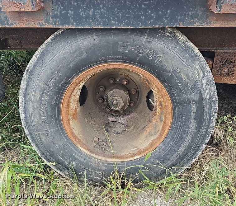 image for item DQ0294 2000 Hillsboro 300  equipment trailer