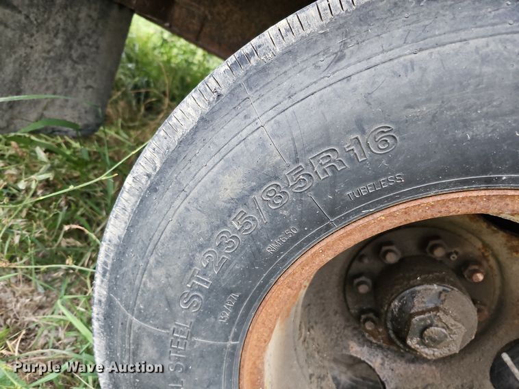 image for item DQ0294 2000 Hillsboro 300  equipment trailer