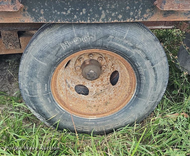 image for item DQ0294 2000 Hillsboro 300  equipment trailer