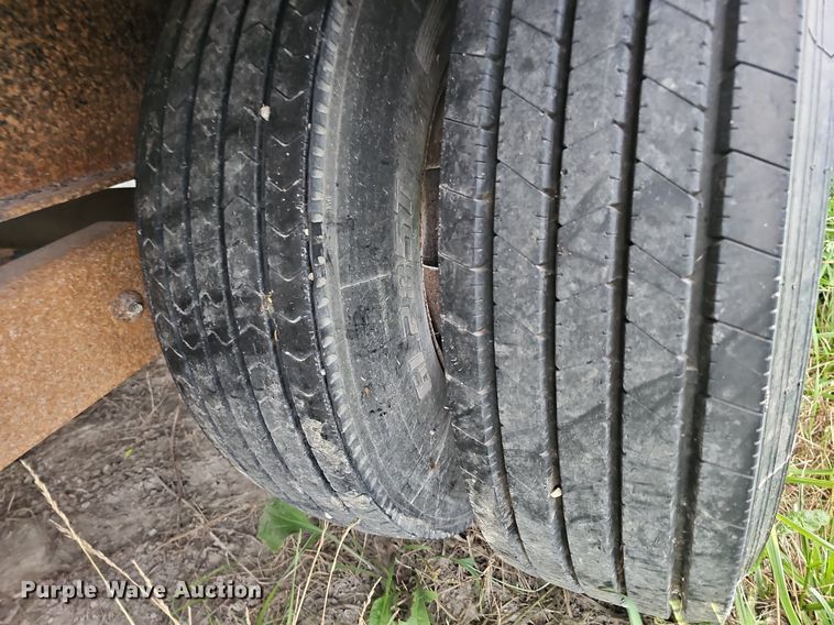 image for item DQ0294 2000 Hillsboro 300  equipment trailer