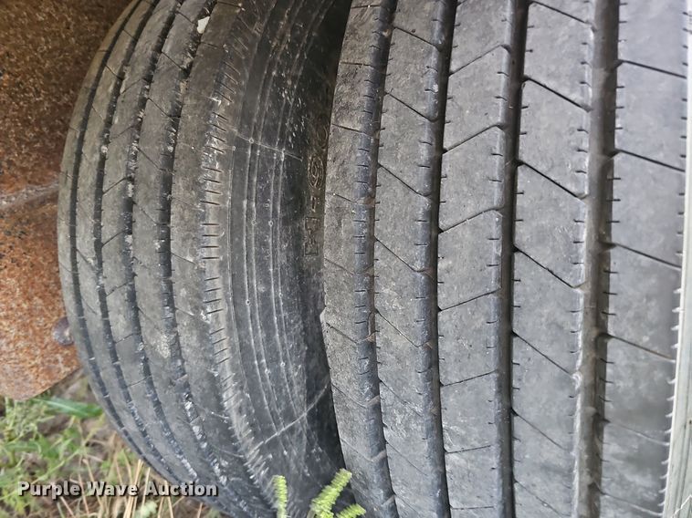 image for item DQ0294 2000 Hillsboro 300  equipment trailer