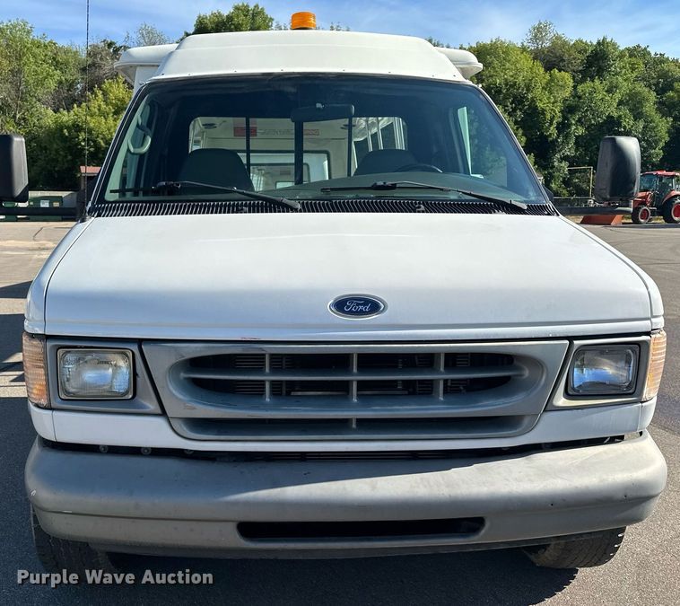 image for item DQ7358 2001 Ford E350  tram