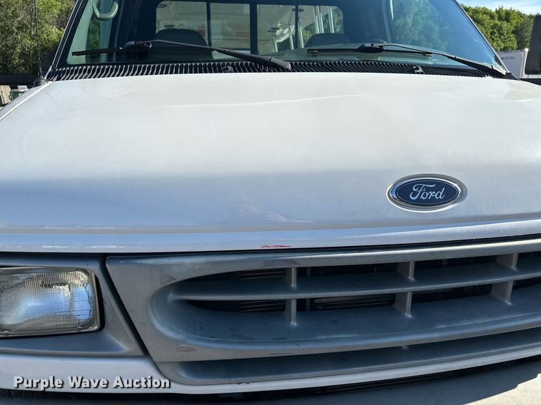 image for item DQ7358 2001 Ford E350  tram