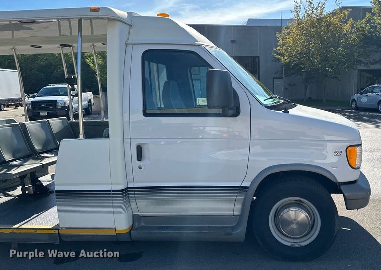 image for item DQ7358 2001 Ford E350  tram