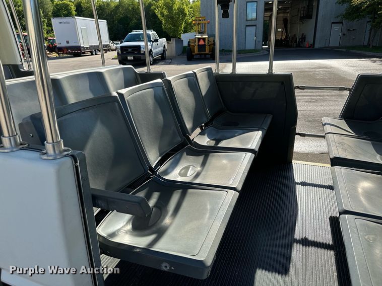 image for item DQ7358 2001 Ford E350  tram