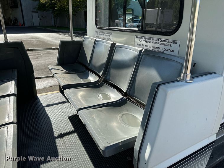 image for item DQ7358 2001 Ford E350  tram