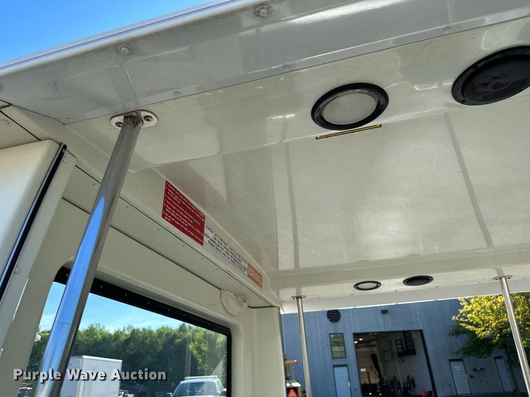 image for item DQ7358 2001 Ford E350  tram