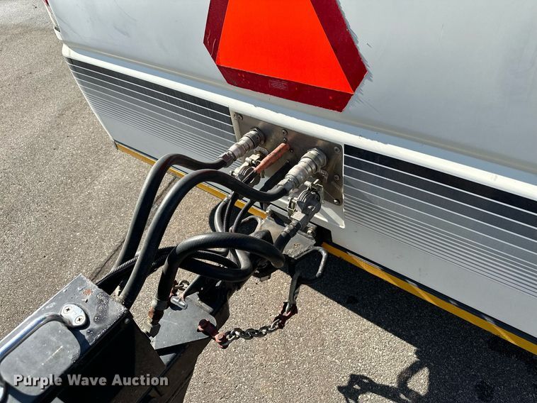 image for item DQ7358 2001 Ford E350  tram