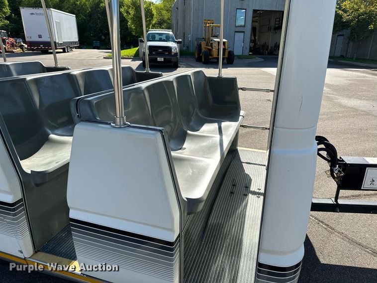 image for item DQ7358 2001 Ford E350  tram