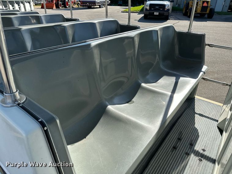 image for item DQ7358 2001 Ford E350  tram